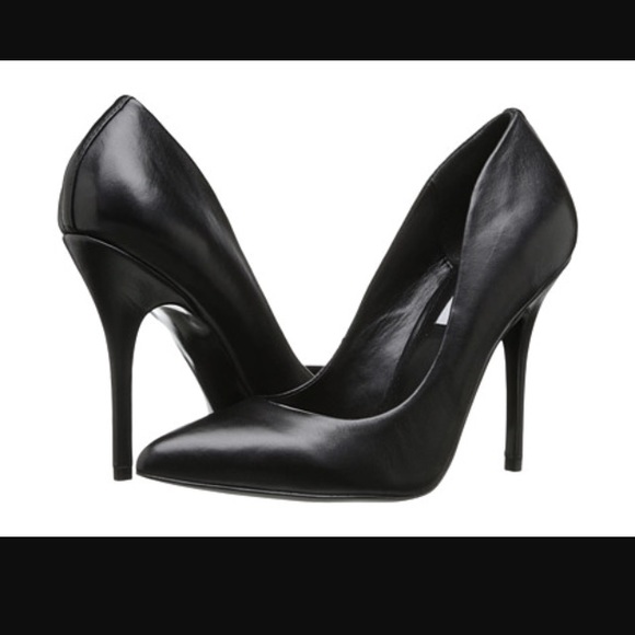 Steve Madden Galleryy Pump