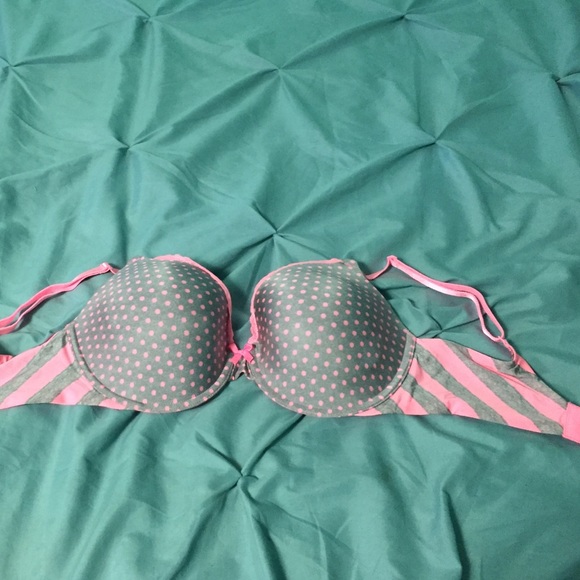 T-Shirt Bra - Victoria's Secret (VS)