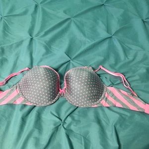 T-Shirt Bra - Victoria's Secret (VS)