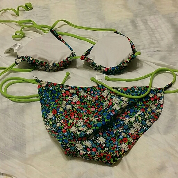 Bikini - Picture 2 of 2