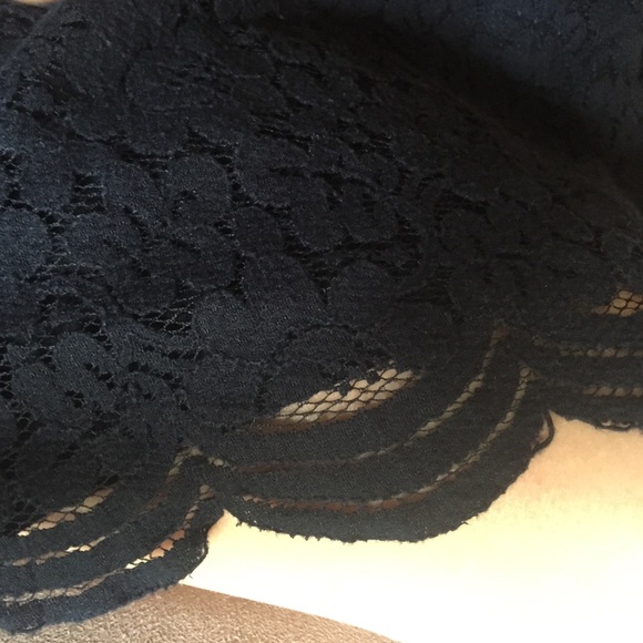 Navy Lace Tank-top - Picture 4 of 4