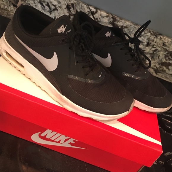 Nike Shoes - Black nike air max thea