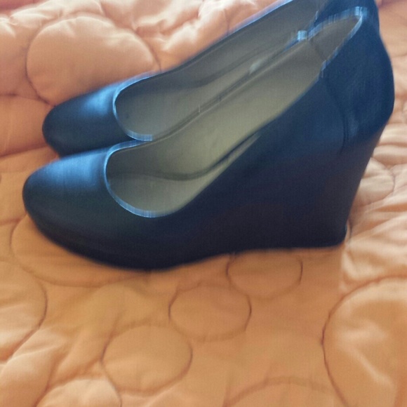 Kenneth Cole Reaction wedges
