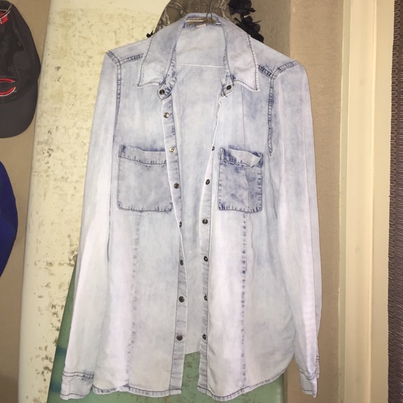 Long sleeve button up - Picture 1 of 2