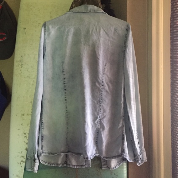 Long sleeve button up - Picture 2 of 2