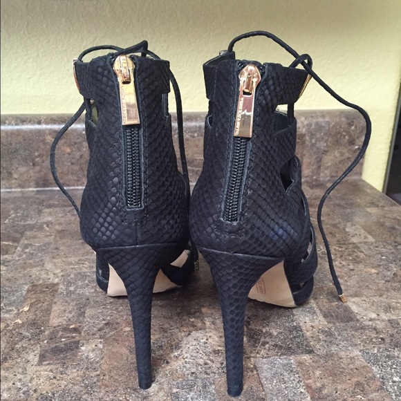 Vince Camuto heels - Picture 2 of 4