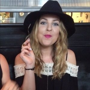 Meet your Posher, Clara