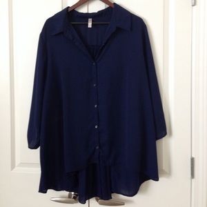 Xhiliration hi lo blouse navy