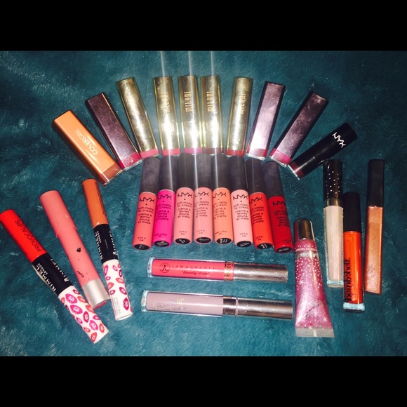 HUGE MATTE LIPSTICK LOT. 😬❤️