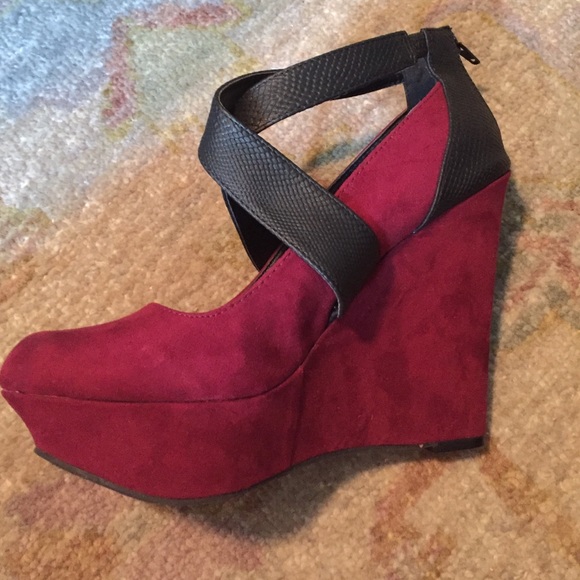 NEVER WORN!! NWOT Red Charlotte Russe Heels - Picture 2 of 3