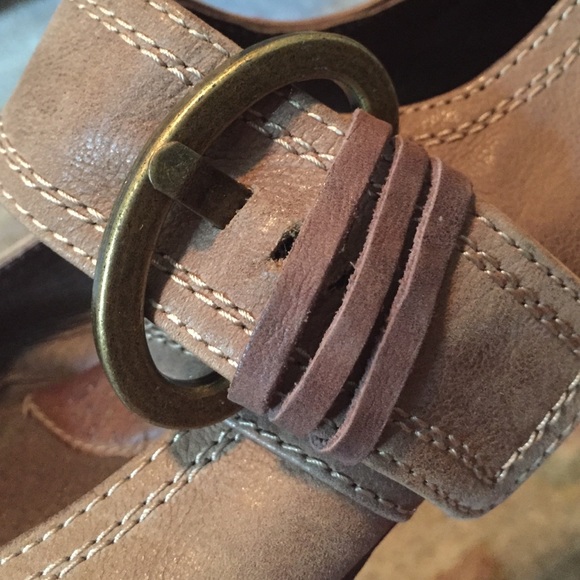 COMFORTABLE Heels 1.5" - Picture 2 of 3