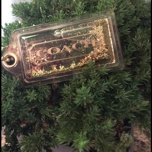 COACH POPPY GLITTERS GLOBE HANGTAG💛💛