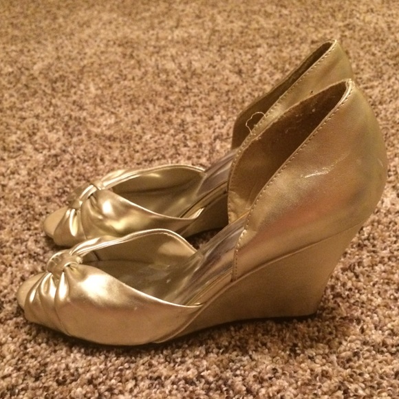 Gold Peep Toe Pumps - Picture 2 of 4