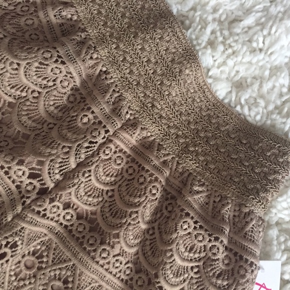 Laced Shorts - Picture 2 of 3