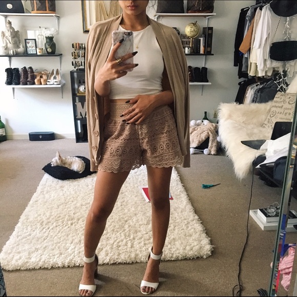 Laced Shorts - Picture 3 of 3