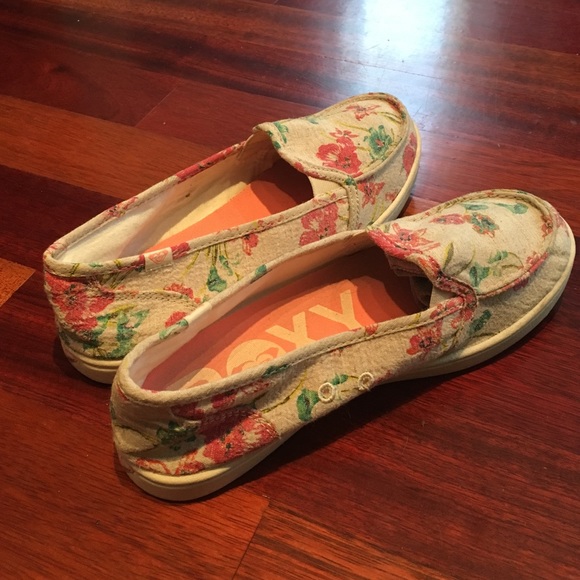 Floral Print Roxy flats size 8.5