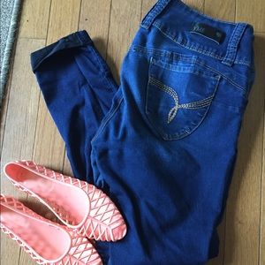 YMI Wanna Betta Butt Jeans Size 13