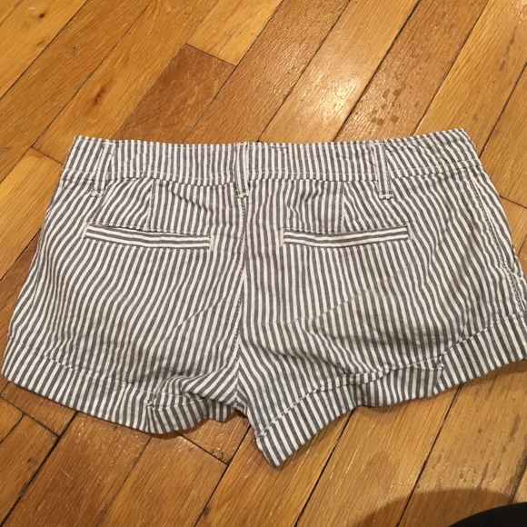 Striped shorts - Picture 2 of 2