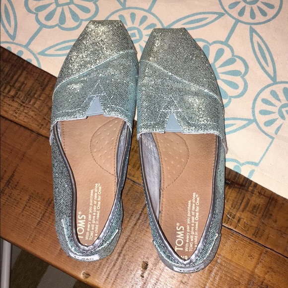 TOMS Blue 9.5