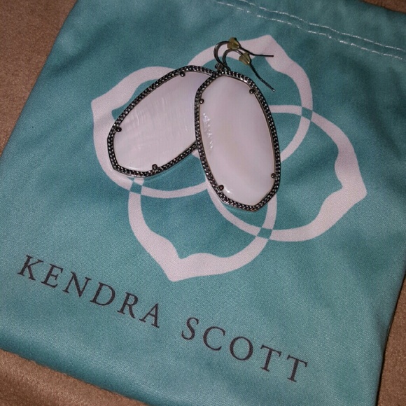 🎄CHRISTMAS IN JULY🎄 Kendra Scott Danielles