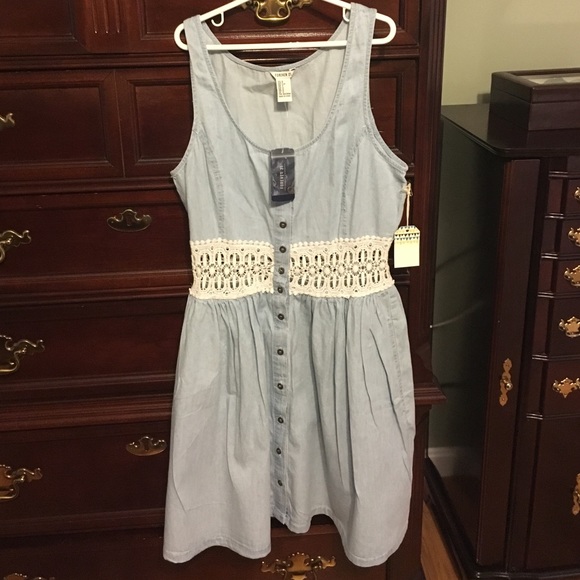 Dress - Picture 1 of 4