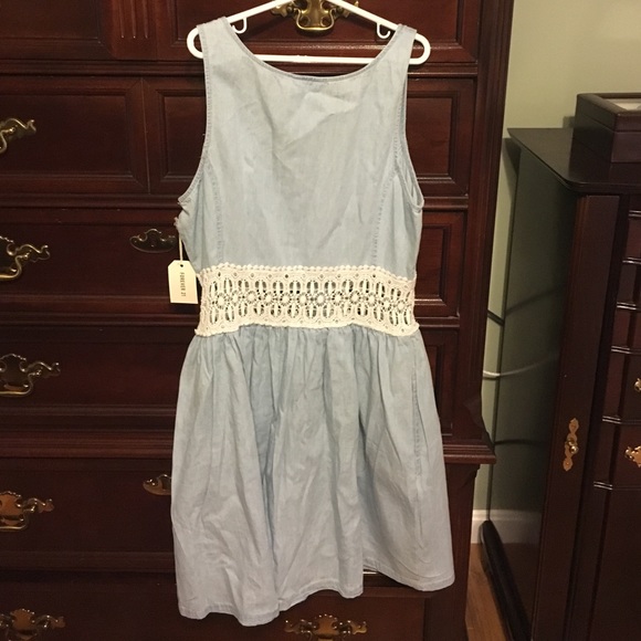 Dress - Picture 2 of 4