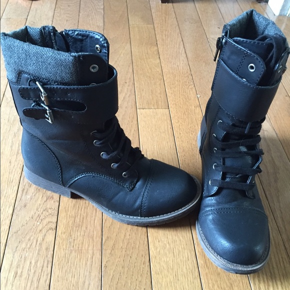 Shoes - Rampage Juniper Lace-up Boots Sz 6