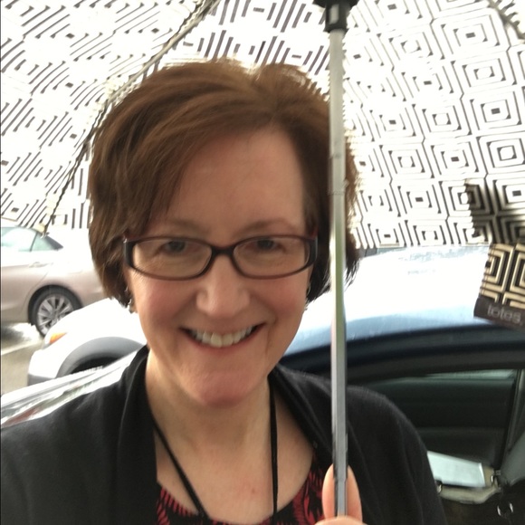 Meet your Posher, Debbie - Picture 3 of 3