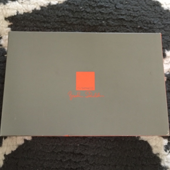 Brooke Shields M·A·C Gravitas Eyeshadow Palette