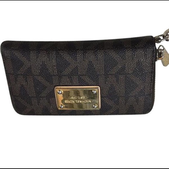 Michael Kors Jet Set wallets