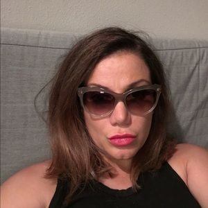 Meet your Posher, Nilou