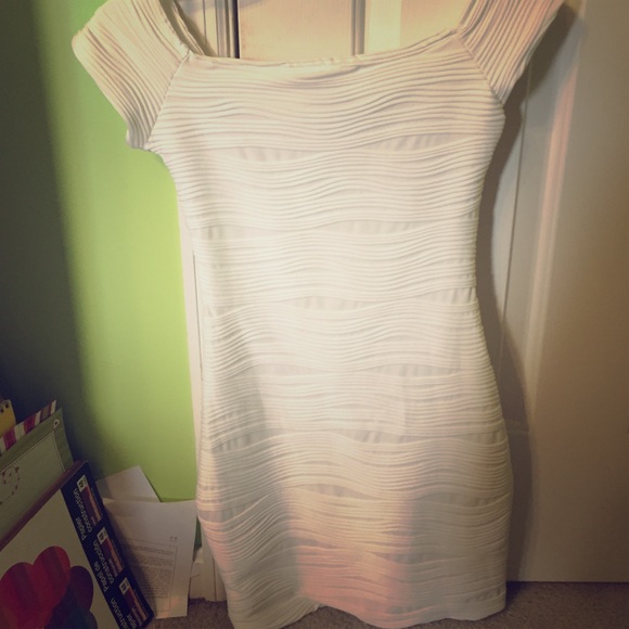 White dress - Picture 1 of 1