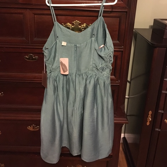 Dress - Picture 2 of 4