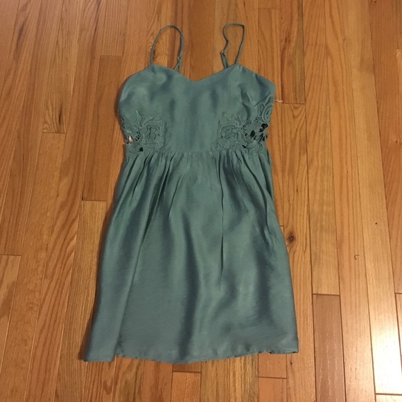 Dress - Picture 3 of 4