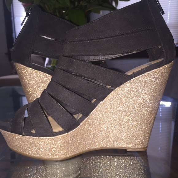 Elle Black and Glitter Gold Wedges! ✨