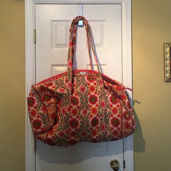 Large Vera Bradley Duffle - EUC!