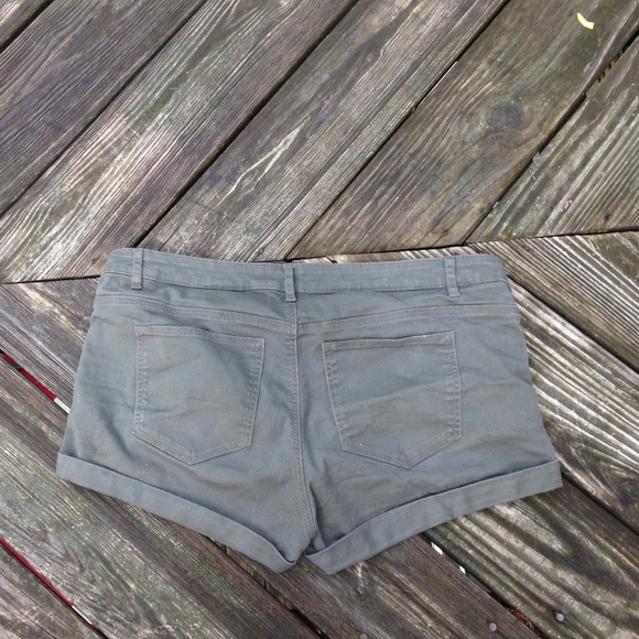 H&M shorts - Picture 3 of 3