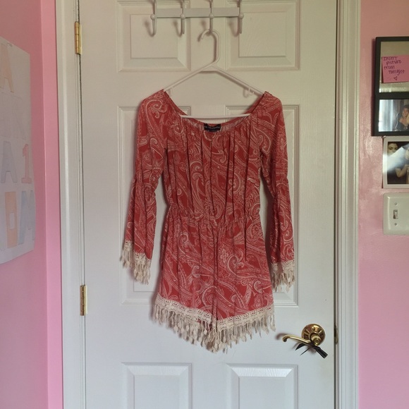See You Monday Other - NWOT coral with lace romper ☀️