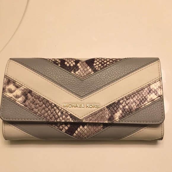 Michael Kors Handbags - ⛔️HOLD⛔️Michael Kors Jet Set Carryall