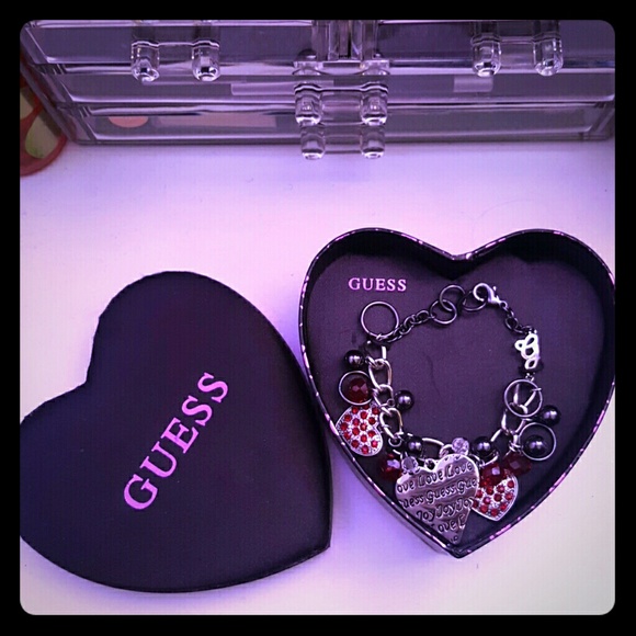 !!SOLD!!Guess Chain Charm Bracelet