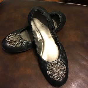 TAHARI black leather flats 9 1/2