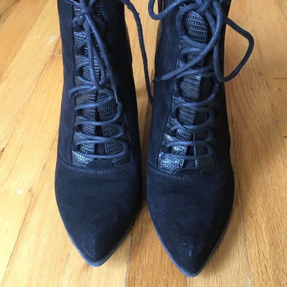 Pointed toe lace up booties - Picture 2 of 4