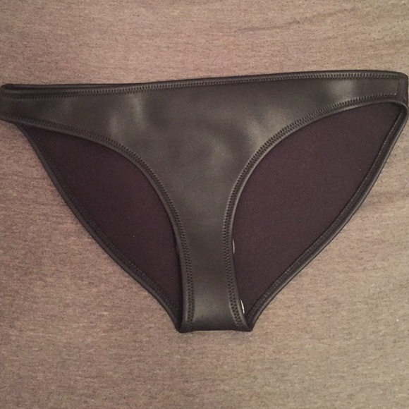 NWT Triangl Winnie Noir Leather Bottom