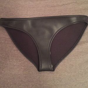 NWT Triangl Winnie Noir Leather Bottom