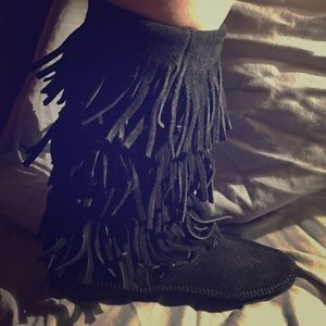 Minnetonka Moccasin 3-layered Fringe Boot
