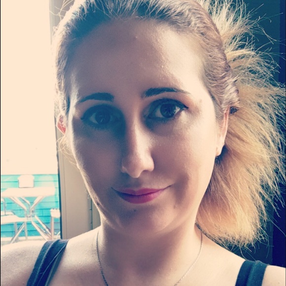 Meet your Posher, Tiffany - Picture 4 of 4