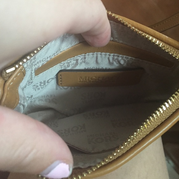 ๐SOLD๐ Michael Kors Wristlet - Picture 2 of 4