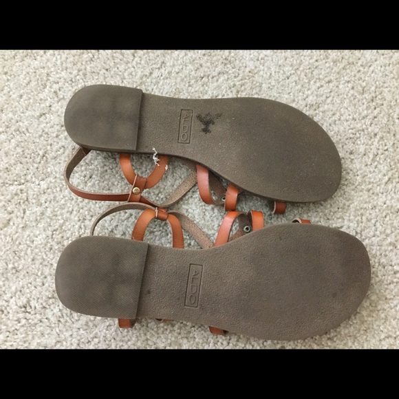 Beautiful sandals - Picture 3 of 4