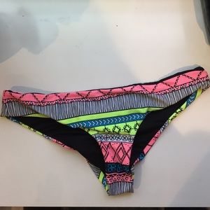 NWOT rip curl scrunched cheeky bottoms