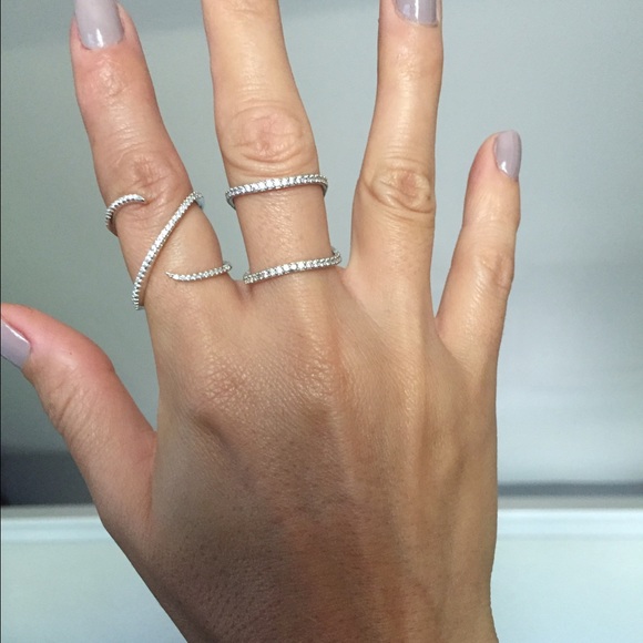 Gorgeous sterling silver & Swarovski crystal ring